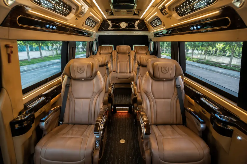 dịch vụ thuê xe limousine đưa đón sân bay tân sơn nhất tphcm x7travel đón đối tác vip